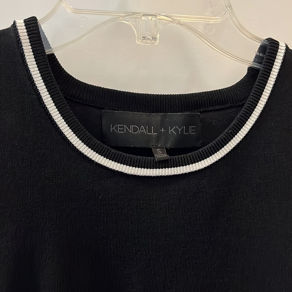 Kendall & Kylie Black and White Top - Picture 3 of 5